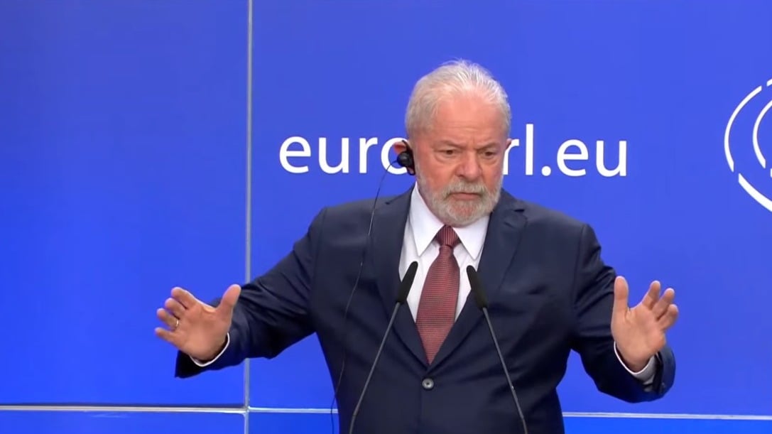 SantiagoDLNWS's tweet image. 🇧🇷 | Political analyst claims that if Lula remains in office until the end of his term, Brazil risks bankruptcy, and he could be fraudulently re-elected, potentially staying in power indefinitely.