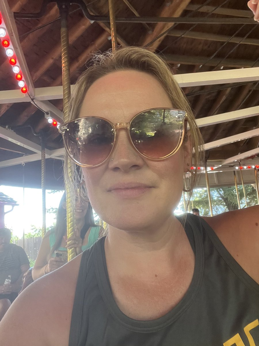 cheri_pimath's tweet image. Thank you for helping share classroom wishlists❤️ I am Mrs. A and I teach 7th & 8th grade at a Title I school. There are some basic items on my list as wells as some dreams and wishes for this year🧞♂️ amazon.com/hz/wishlist/ls… #clearthelist