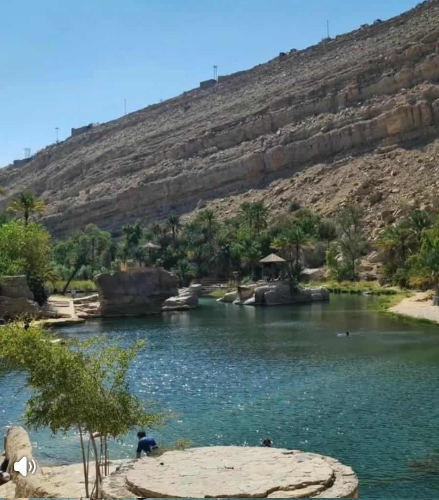 اذا أردت أن تستكشف مكامن الخير في شخصيّة الإنسان فابحث عن صفة الرحمة فيه، فإذا اتّسَم بها فكُن مُطمئنّاً له، فهي صفة أصيلة يتفرّع منها خِصال عديدة كالإحسان، والعطاء، والإيثار،د ،  والعفو ،  وإنّ الرُحماء في هذه الأرض رحمةٌ من ربّ الرحمة وبهم تطيب الحياة.
  🌴صباح الخير🌴