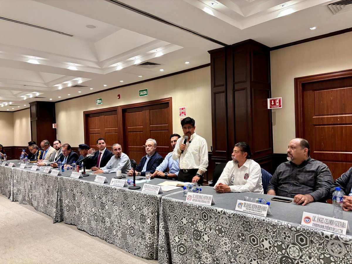 aramirezcuellar's tweet image. Con gran éxito y trascendencia se llevó a cabo la reunión entre los Ministros de la @SCJN, @HugoAguilarOrti y @AristidesRodri, con los líderes de los principales sindicatos y centrales obreras del país. Un paso firme para acercar la justicia a todos los sectores de la sociedad…