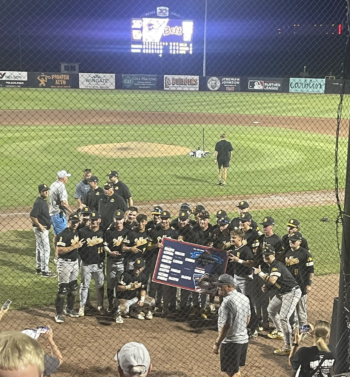 BettAthletic's tweet image. SEMI-FINALS! BETT beats the #1 Seed Sioux City East 2-1! Go Bulldogs! #BettPride