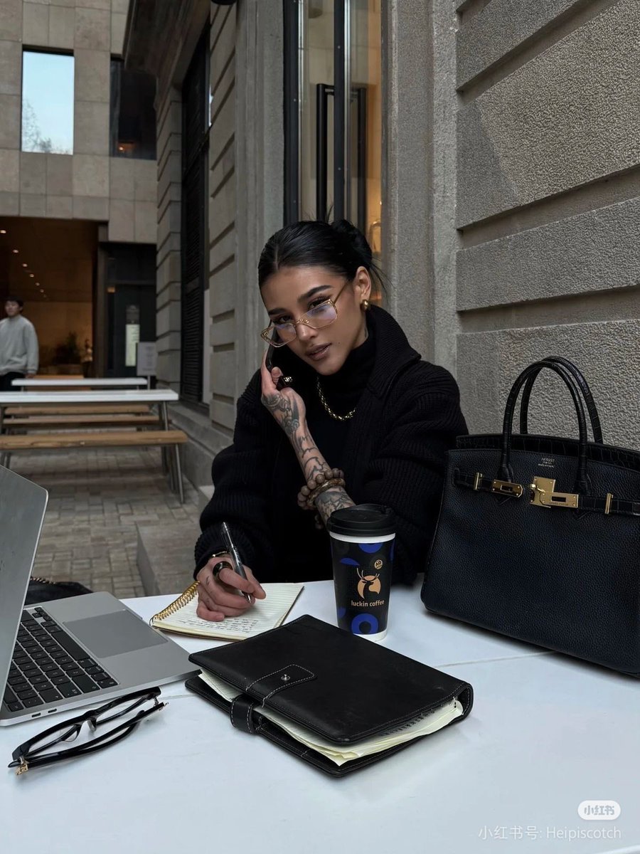 modernlilithh's tweet image. mid week 🖤
