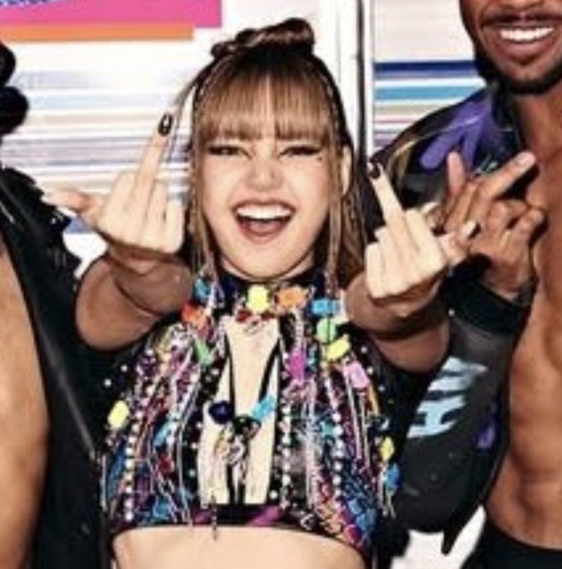 lalisalovemme's tweet image. streets are saying the pinks chose fck up the world for the solo song for encore tomorrow ? let's gaurrrrr 😁