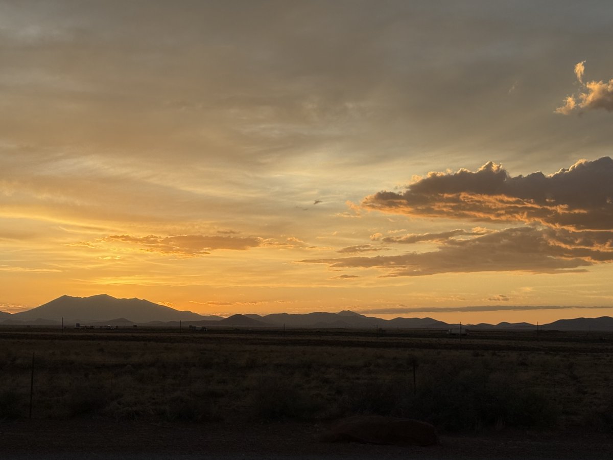 HwsEleutheroi's tweet image. Last night on the road. Should be home tomorrow. Got to see the sun set behind the San Francisco Peaks. God's glory on display.