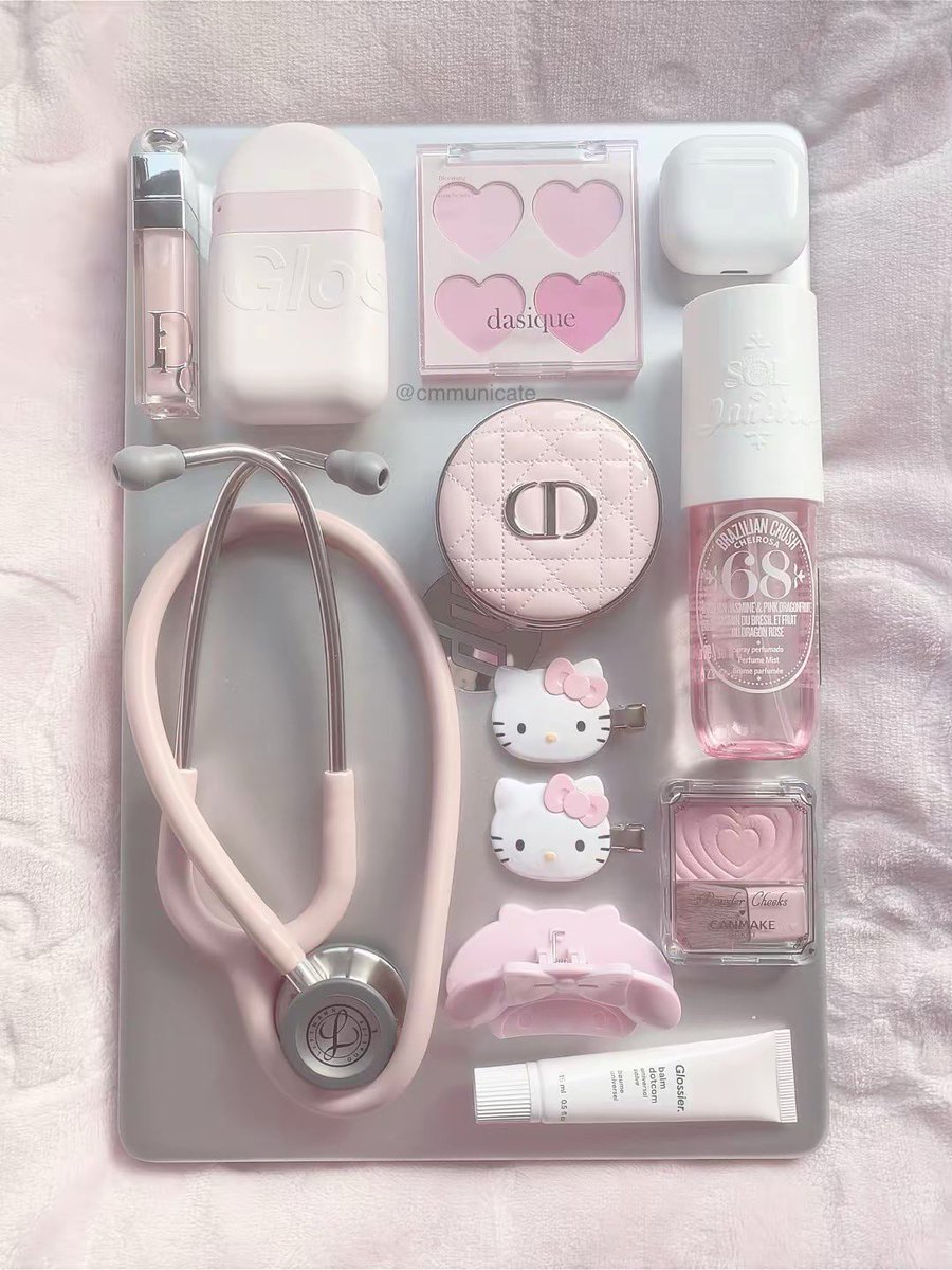 vly ୨୧ tweet media
