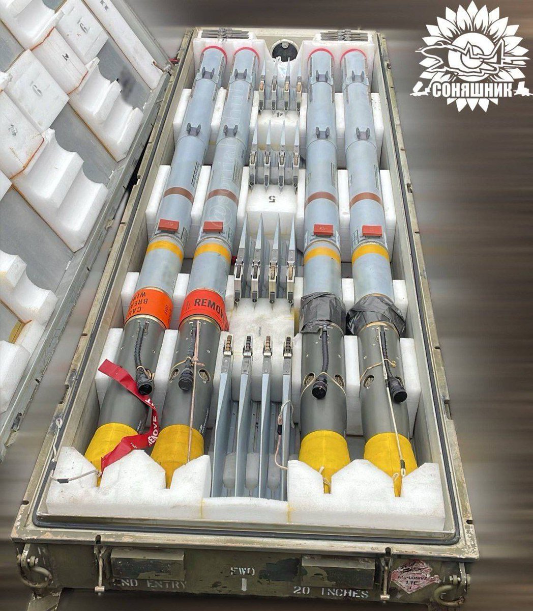 AndySch64494719's tweet image. Die ukrainische Luftwaffe setzt neue amerikanische Luft-Luft-Raketen vom Typ AIM-9L/M Sidewinder ein, - Soniashnyk
Das bedeutet das teilweise die angekündigten Waffenlieferungen bereits vor Ort sind.