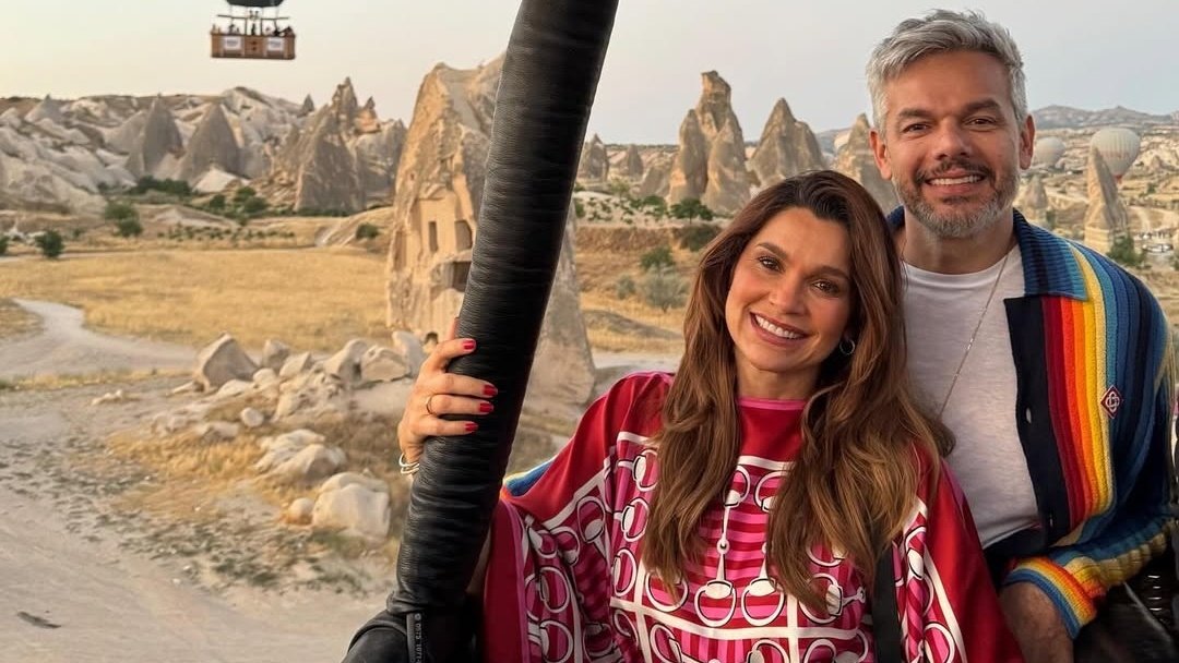forumeplay's tweet image. Enquanto curtem férias na Turquia, Flávia Alessandra e Otaviano Costa já têm futuro garantido: ela retorna em setembro à novela #ÊtaMundoMelhor na Globo, e ele volta ao vivo no dia 30 ao comando do #MelhorDaNoite na Band.
🗞 Flávio Ricco