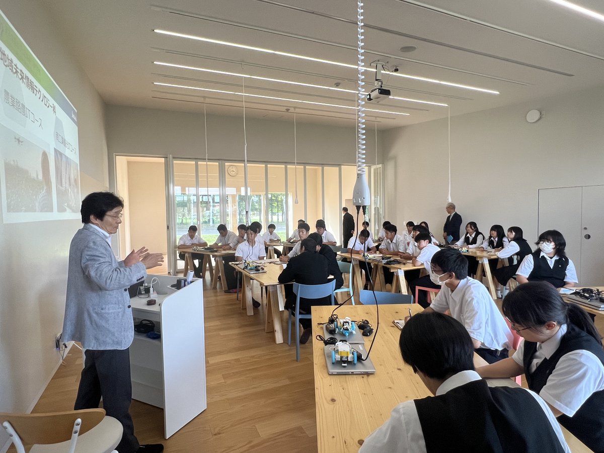 7月17日（木）～18日（金）、酪農科学科３年生は、道東方面で1日目は中標津町の竹下牧場様、岩谷学園ひがし北海道IT専門学校様での視察研修。2日目は津別町のエゾウィン株式会社様、中標津町の道総研酪農試験場、釧路市の猛禽類医学研究所での視察を実施しました。
#帯広農業高校