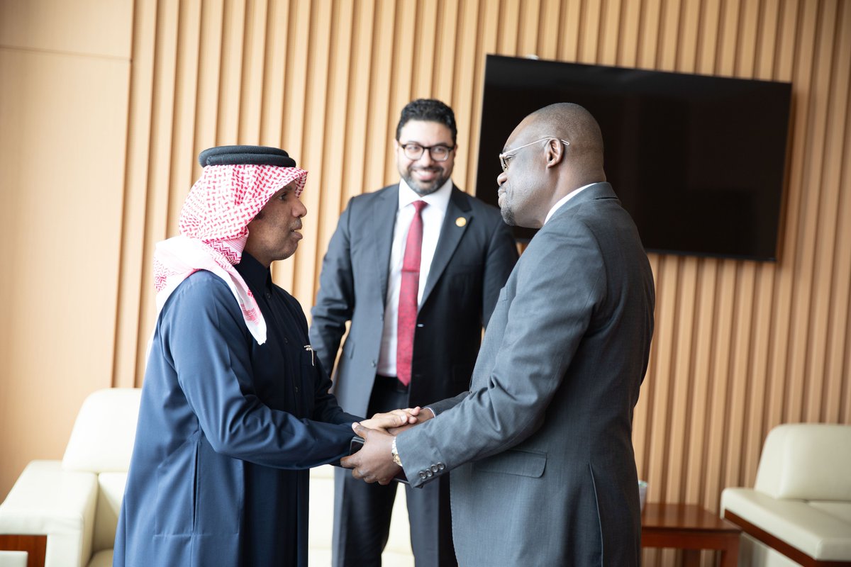 Dr_JeanKaseya's tweet image. This week, I had the pleasure of welcoming H.E. Saad bin Mubarak Al Nuaimi, Ambassador of the State of Qatar to Ethiopia and Permanent Representative to the @_AfricanUnion, to @AfricaCDC headquarters in Addis Ababa.
We had a warm and constructive discussion on how we can…