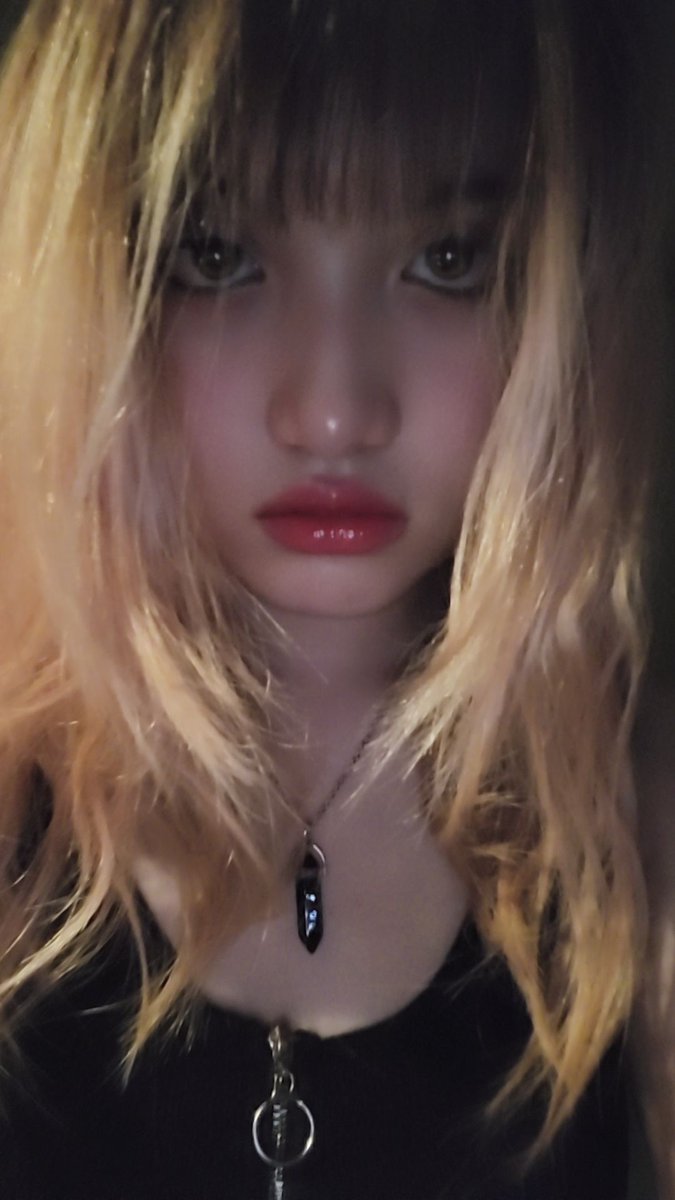 illusorydoli's tweet image. okay have these shit selfies i took today #anisd