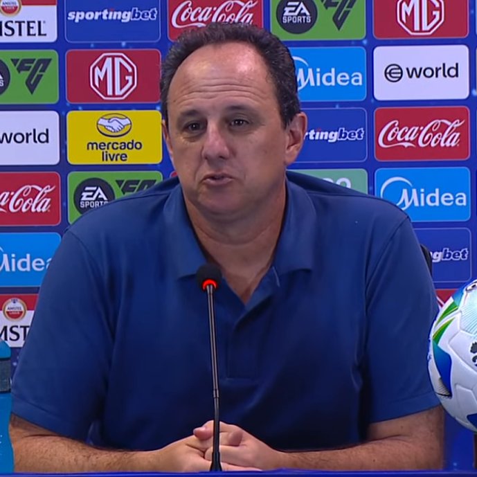 VoudeBahea's tweet image. 🗣️ Rogério Ceni: "Tomou um gol (o primeiro) em um lance bobo. Um azar, uma dividida com Michel, acaba levando vantagem. Depois, nos batemos cabeça com a bola. Infelizmente, houve um vacilo, uma falta de comunicação, o que acabou ditando o resto do jogo."