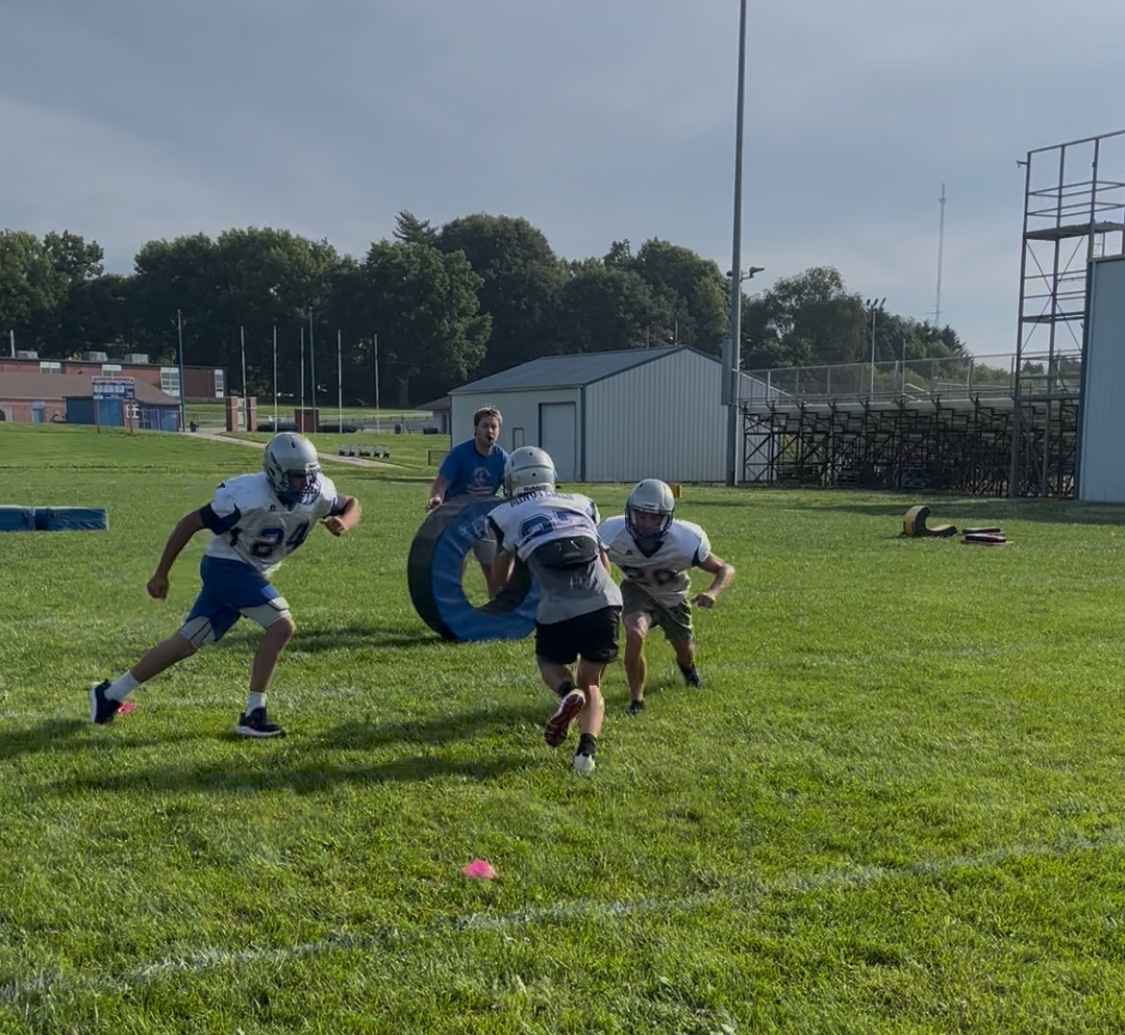 HeadcaseKicking's tweet image. Another day of working to “Become Your Best”…
Buck lateral footwork in Indy and 3 Man Vice as part of the tackling circuit.
