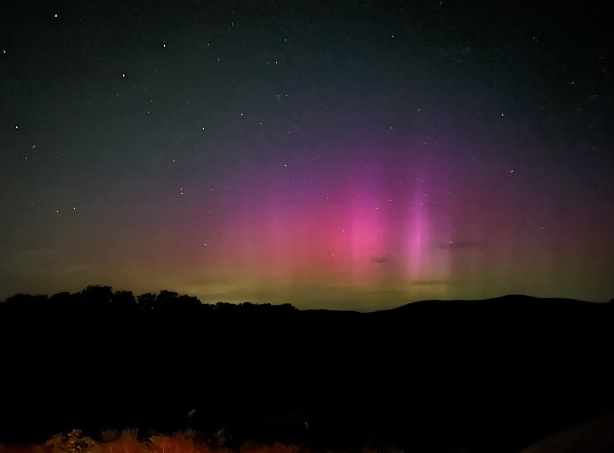 JustLafleur's tweet image. Captured these photos of the Northern Lights tonight! Absolutely breathtaking. These are all totally unedited. The lights were camera visible, but I feel like I could see pillars (without color) with the naked eye.
Taken in Etna, NH near Hanover
#NorthernLights