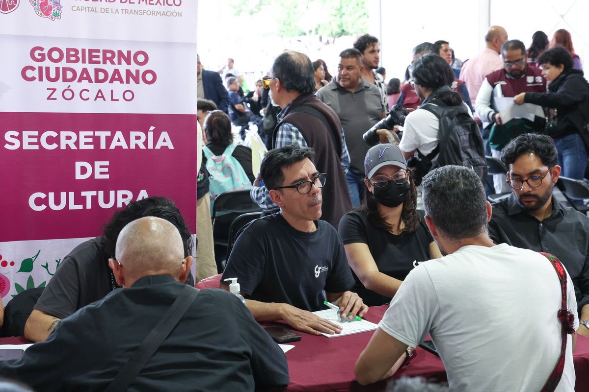 AnitaLomeli's tweet image. En la jornada del Zócalo de Gobierno Ciudadano, el atleta Ulises Lozam agradeció el apoyo de la Autoridad del Centro Histórico (ACH) que le permitió competir en el Gran Prix Sudamericano en Lima, donde ganó dos medallas de oro. "Gracias a la Jefa @ClaraBrugadaM, la ACH me aprobó…