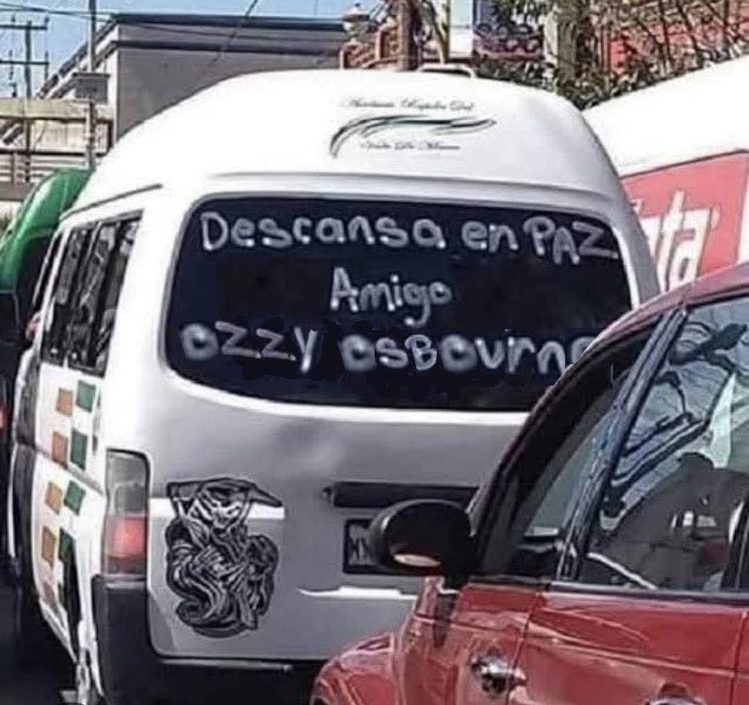 Gektor0922's tweet image. Mientras tanto en Ecatepunk... 🤟🥲
#OzzyOsbourne