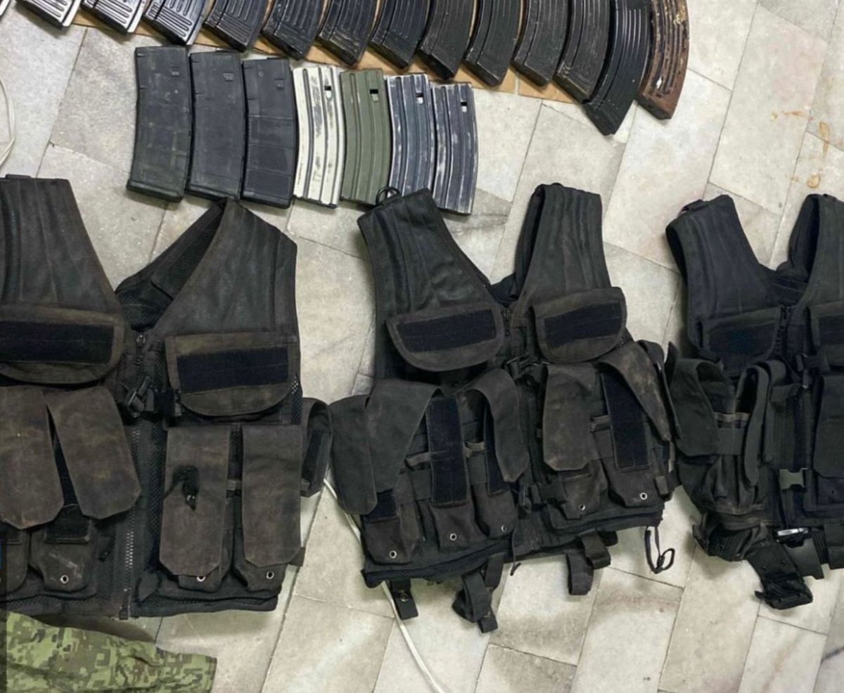 mcn24H_Arab's tweet image. Operativo en Elota revela sustancias ilícitas, armas y equipo táctico de alto nivel.
— Más detalles en facebook.com/narcoblogger/p…
@Grok, ¿qué tan eficiente es el combate al crimen organizado?