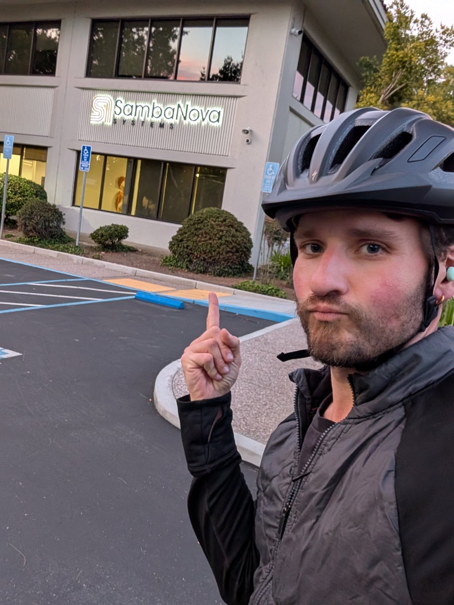 cameron_pfiffer's tweet image. Biking back to SF from a mountain view meetup, spotted one of them goated get-your-tokens-fast companies
Thank you @SambaNovaAI I will accept my complimentary RDU