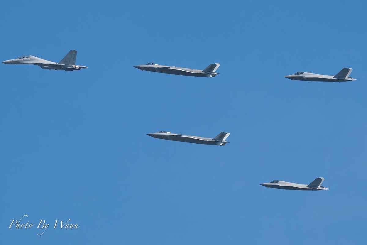 senolenis's tweet image. Hindistan'ın Su-57 aldığına dair haberler dolanıyormuş. O zaman sınırda J-20 + J-35 vs Su-57 olaylarını görürüz.