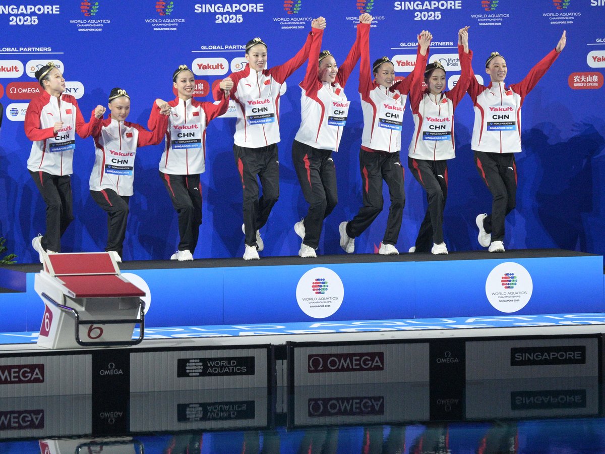 ChinaDaily's tweet image. #TeamChina won the championship at the team technical final for artistic swimming at the World Aquatics Championships in Singapore on July 22. Chinese athletes dressed as Sun #Wukong and, like this mythical hero, went through many hardships before finally achieving their goal.…