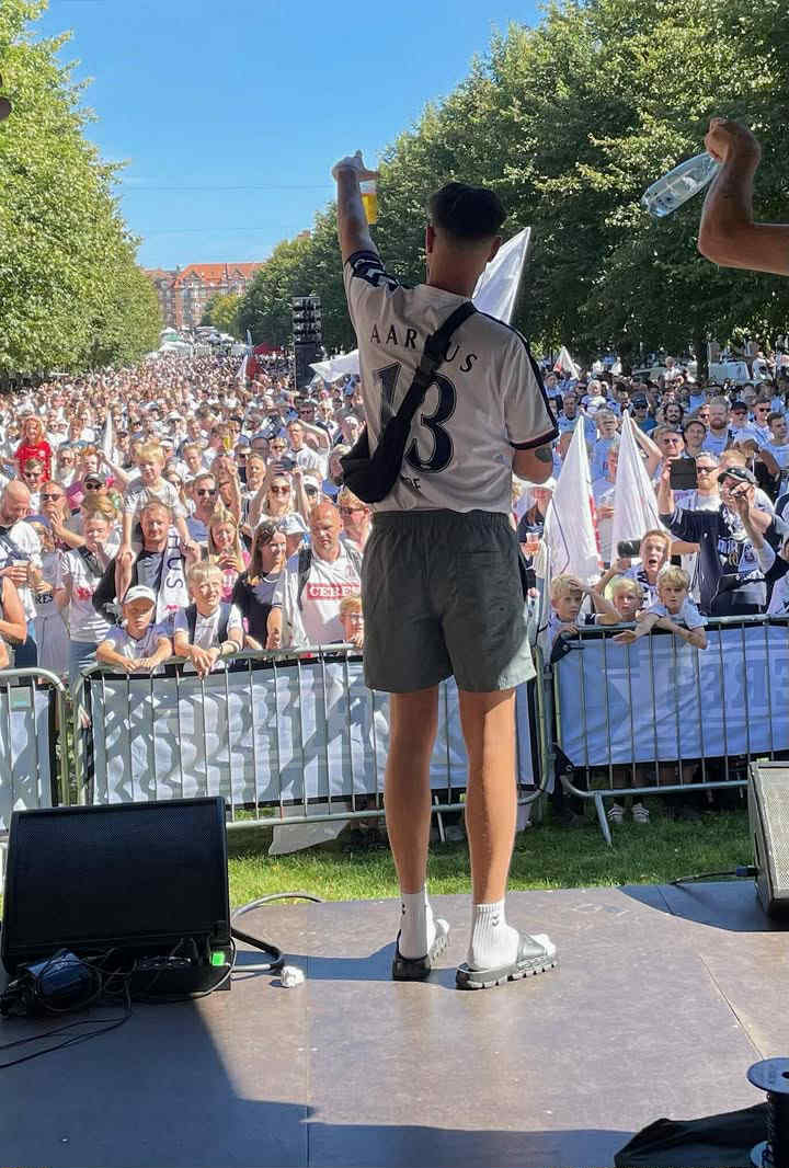 I morgen hiver vi rapper og GF-fan, Søren Karim, med i studiet til en snak om gode hviie rytmer, forholdet til Byens Hold og selvfølgelig til debat om, hvordan vi slår Rend Os! ⚔️

Vi glæjer os! 🥳

#ksdh #ultratwitteragf