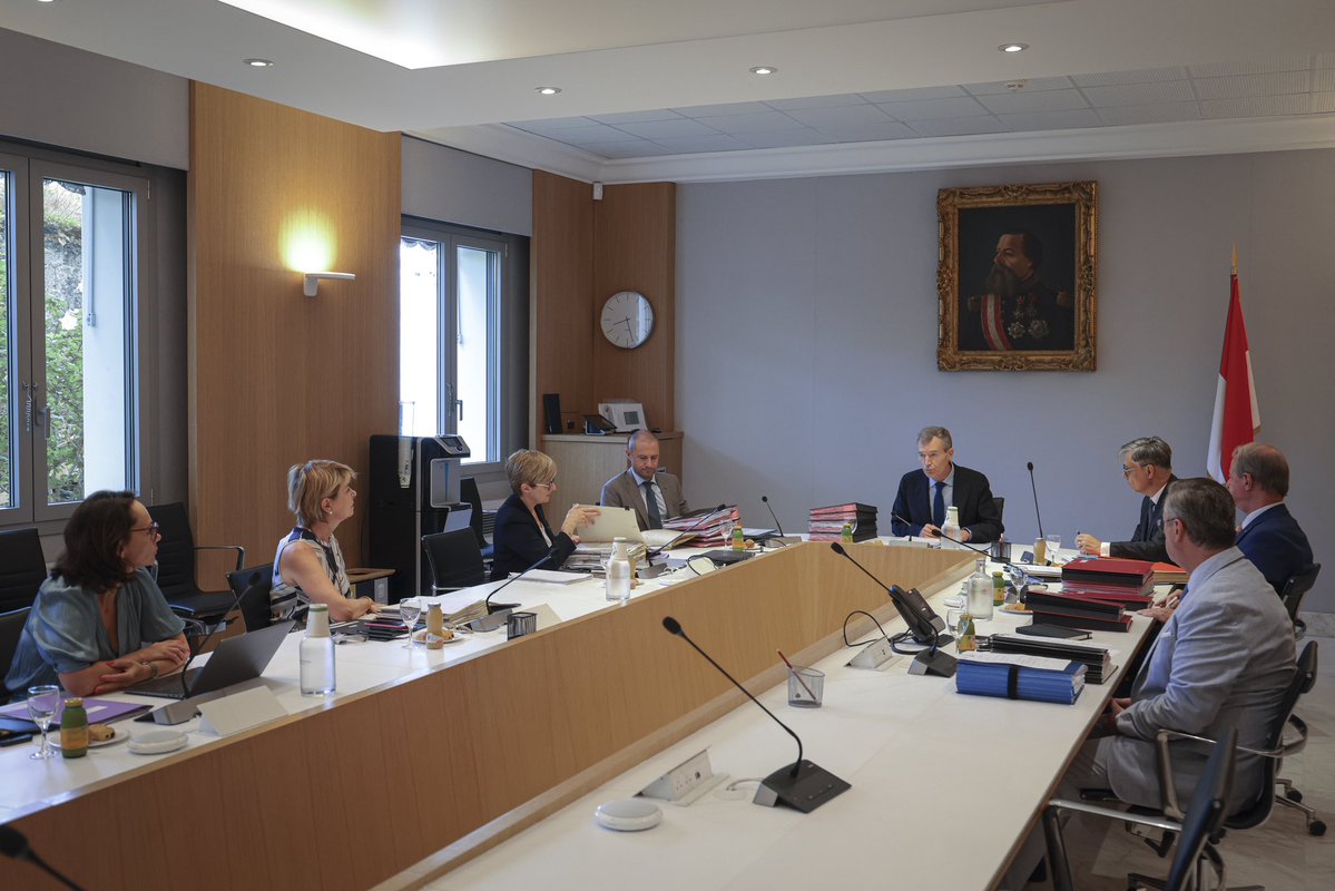 GvtMonaco's tweet image. Ce mercredi matin s’est tenu le premier conseil de Gouvernement sous la conduite de Christophe Mirmand.
Le Ministre d’État était entouré de l’ensemble des Conseillers de Gouvernement-Ministres : Isabelle Berro-Amadeï aux Relations Extérieures et à la Coopération, Céline…