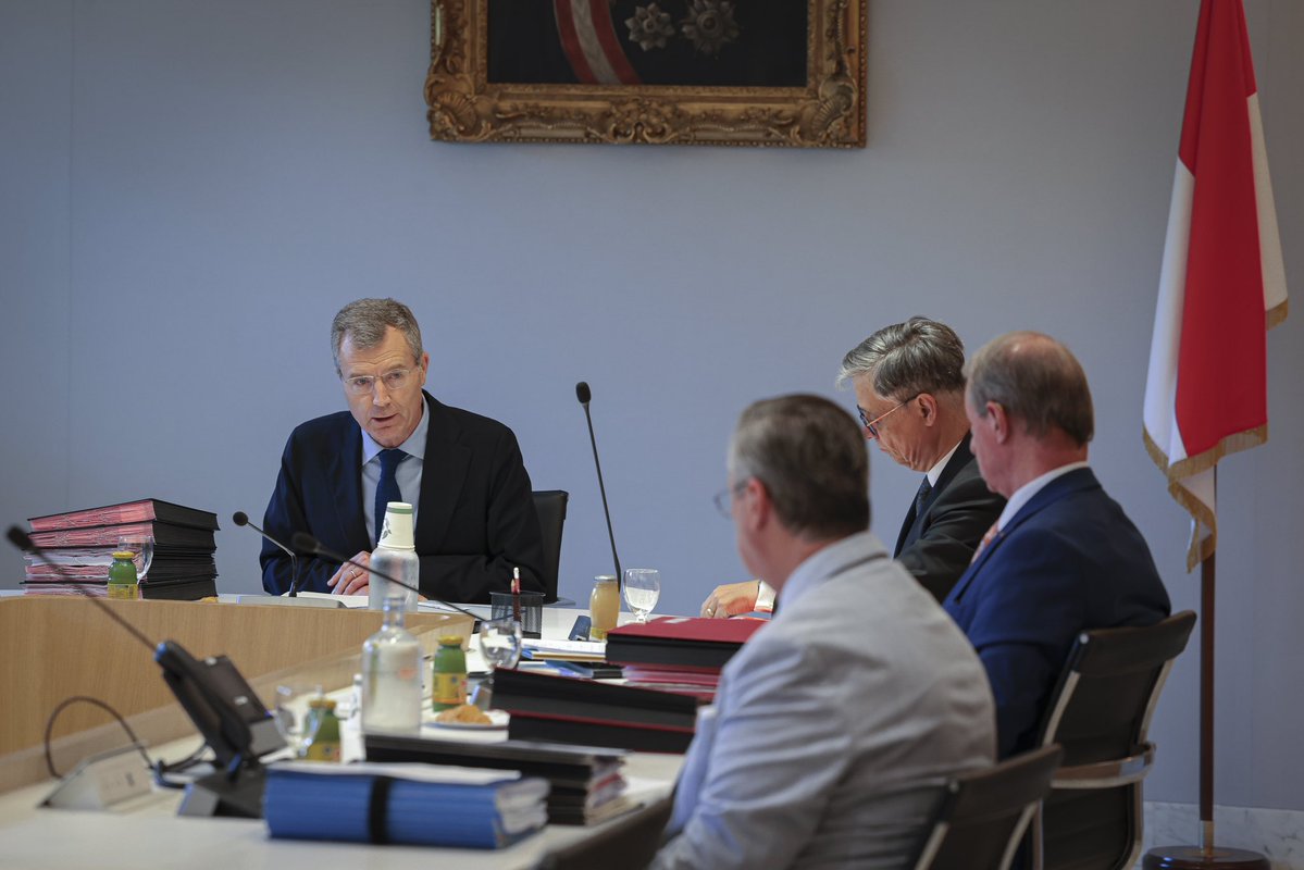 GvtMonaco's tweet image. Ce mercredi matin s’est tenu le premier conseil de Gouvernement sous la conduite de Christophe Mirmand.
Le Ministre d’État était entouré de l’ensemble des Conseillers de Gouvernement-Ministres : Isabelle Berro-Amadeï aux Relations Extérieures et à la Coopération, Céline…