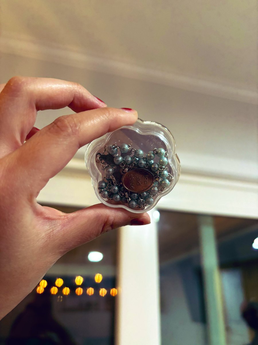 bontmercy's tweet image. Touchdown in San Diego and being immediately gifted papal rosary beads by the Filipino comics crew… 😭😭😭
