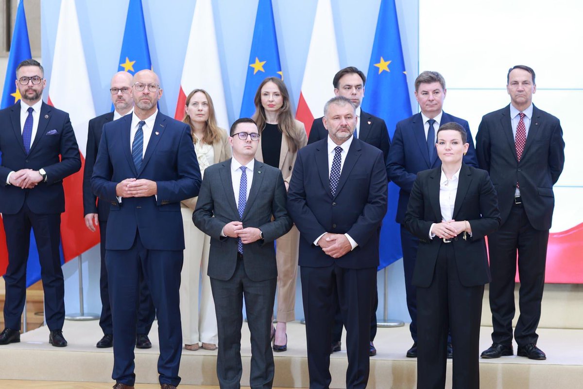 KosiniakKamysz's tweet image. Rekonstrukcja rządu to nowe otwarcie i jasna deklaracja odpowiedzialności.
Dla @nowePSL priorytetami niezmiennie jest bezpieczeństwo narodowe, energetyczne, żywnościowe i infrastrukturalne. Przed nami wiele pracy dla Was, dla Polski 🇵🇱