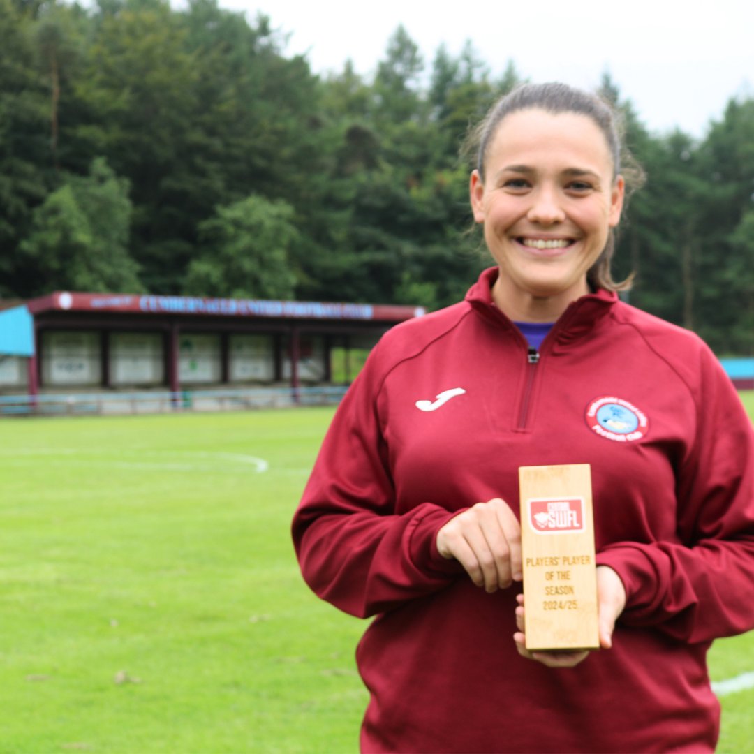 ScotWFootball's tweet image. PLAYERS' PLAYER - SWFL Central
We caught up with training at Cumbernauld United last night to give Frankie Fern her SWFL Central 2024/25 Players' Player of the Season Award, voted by her peers. Congratulations, Frankie! #BeTheDifference