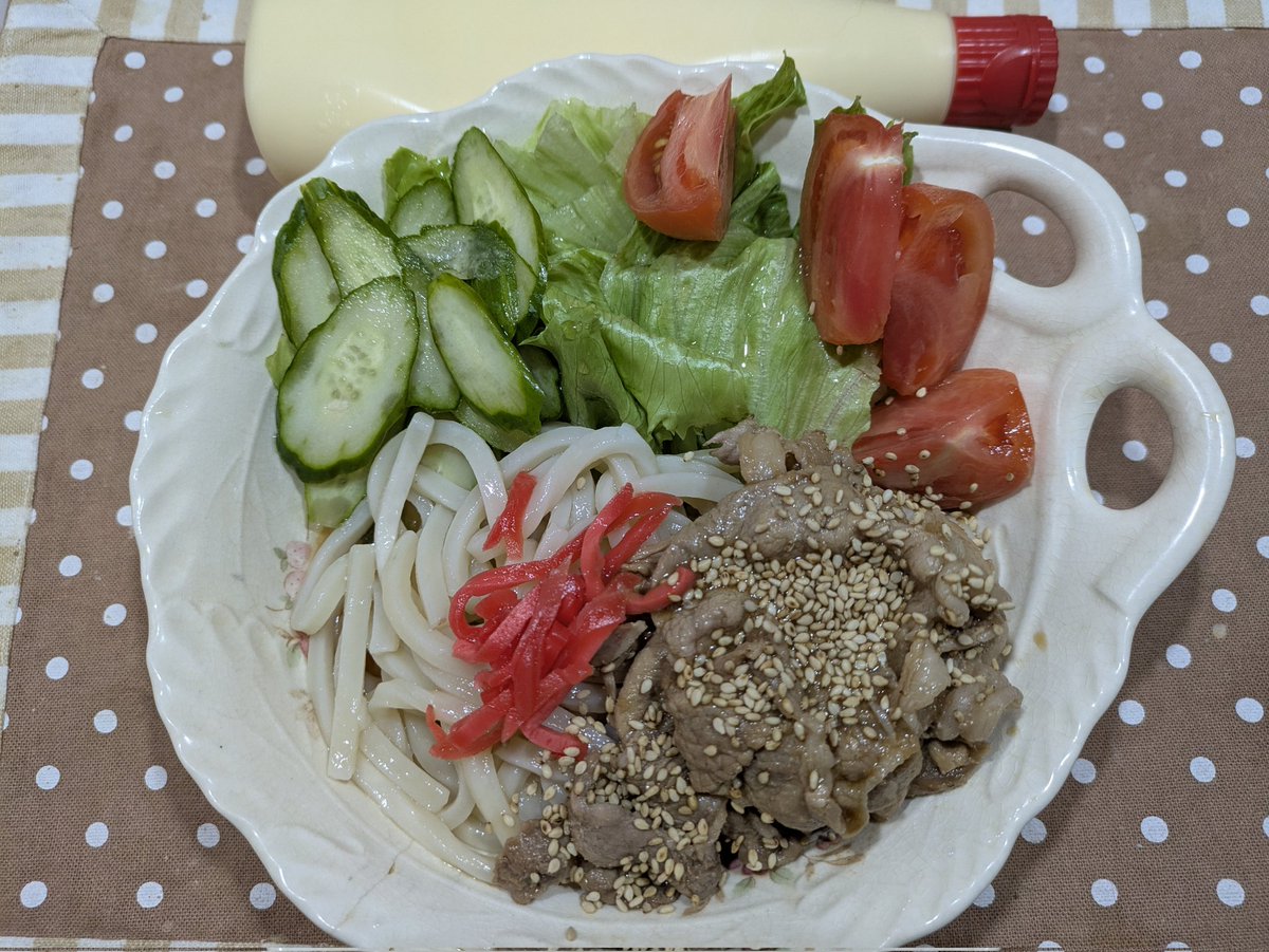 maithiru97's tweet image. 夜ご飯いただきます~
サラダうどん、甘辛く炊いた豚肉のせ😋
🐕️で急がしかったから、簡単でも、美味しそう
お疲れ様でした~乾杯🍻
٩(๑´0`๑)۶
