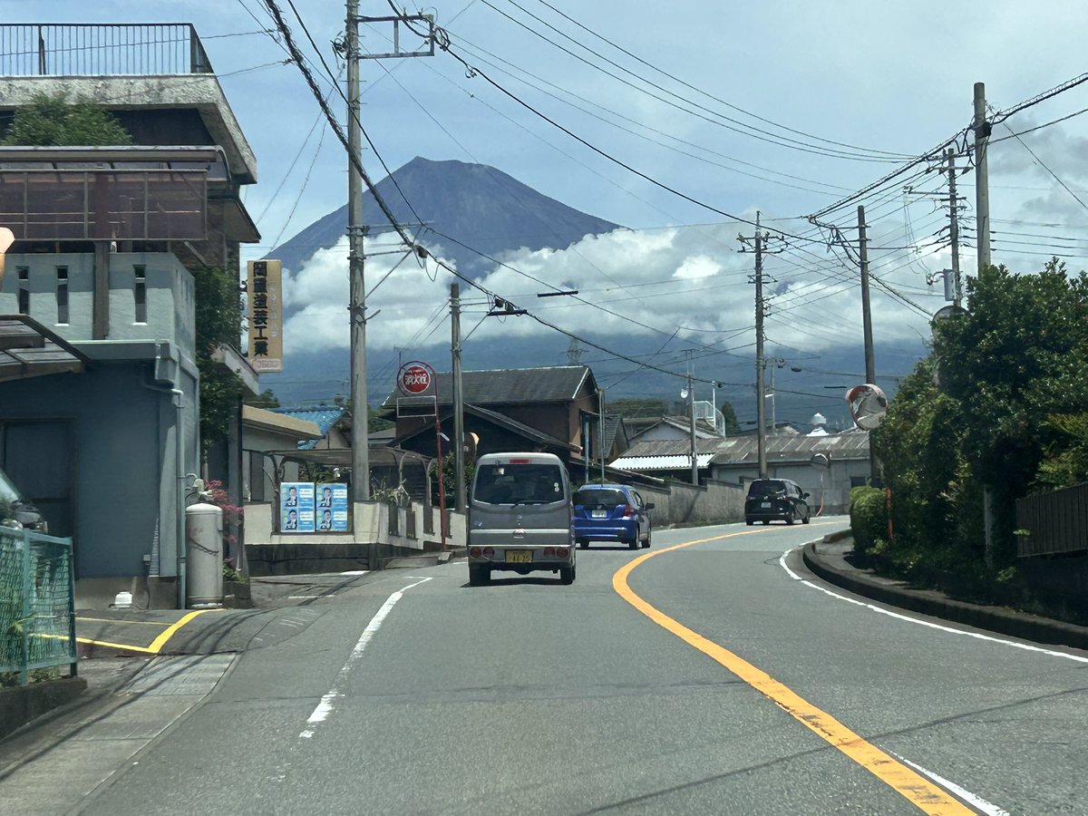 yujimass0704's tweet photo. 先週末は一樹先輩と静岡まで地獄の下道旅行🙄

ついに厚木家まで来たぜ！
美味しいけど王道家の方が好きかなー🫥
本家吉村家は開店前なのに100人待ち…🥹

#家系ラーメン
#厚木家 https://t.co/JMFnWiRXge