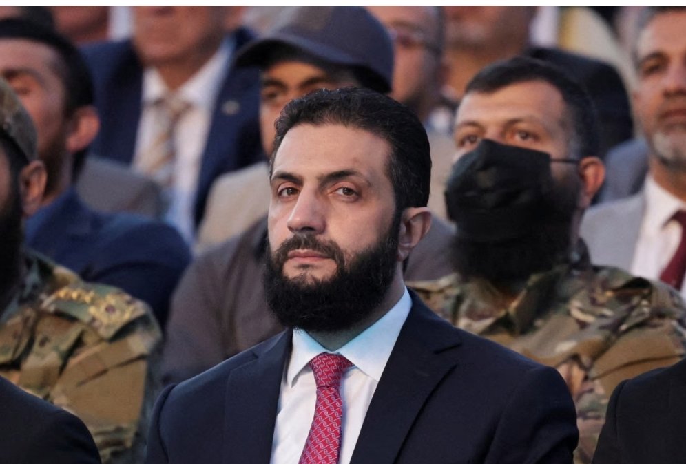 من انضم إلى القاعدة الارهابية ليذهب "للجنة"و"حورالعين"وعاشرالزرقاوي والبغدادي وكل سفلة الأرض ومر بتنظيمات إرهابية كداعش والنصرة والهيئة والهدف كان نفسه،فمن المستحيل أن يعود ويعيش بشكل طبيعي مع البشر، فما بالك اذا أصبح"رئيسا"!

الإرهابي ابو محمد #الجولاني المكنى ب #أحمد_الشرع