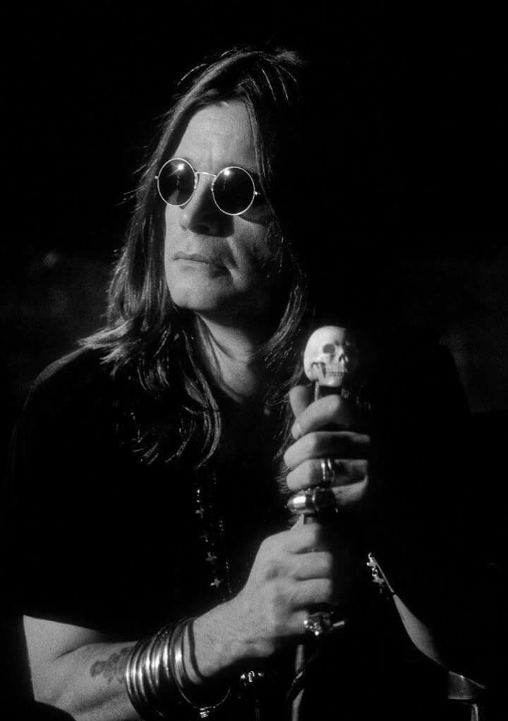 NadiaS03091294's tweet image. He gave metal a voice...
He gave chaos a face...
Rest in power, Ozzy 🤟🖤
youtu.be/7-thChxjcVw?si…