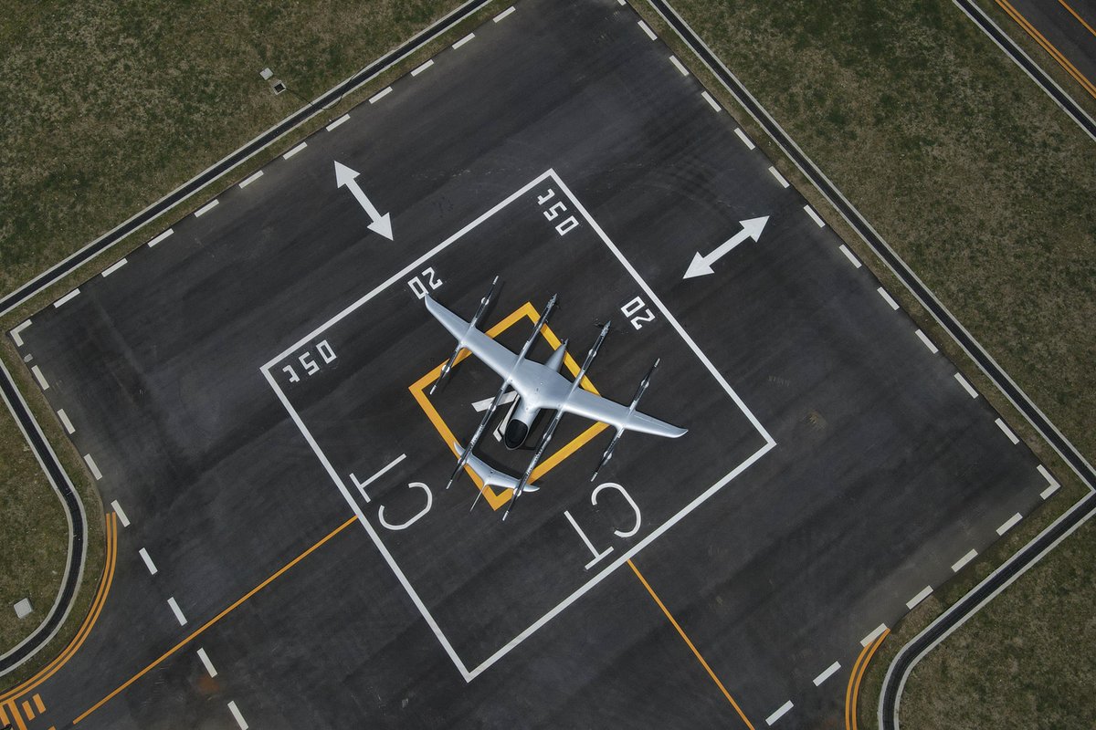 ChinaDaily's tweet image. A Chinese tech startup on Tuesday delivered a ton-class electric vertical takeoff and landing (eVTOL) aircraft, marking a breakthrough in the application of large #eVTOLs. bit.ly/4f2t05j