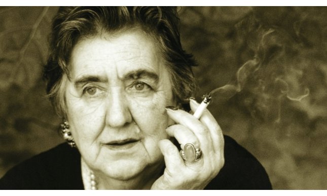 Dicono che io sia pazza
perché dico la verità dovunque
e siccome agli altri piace
vivere accomodati
sopra ampie poltrone o nei divani
la mia verità da fastidio,
è come la voce di Cassandra

Alda Merini

#SalaLettura 
#DireLaVerità