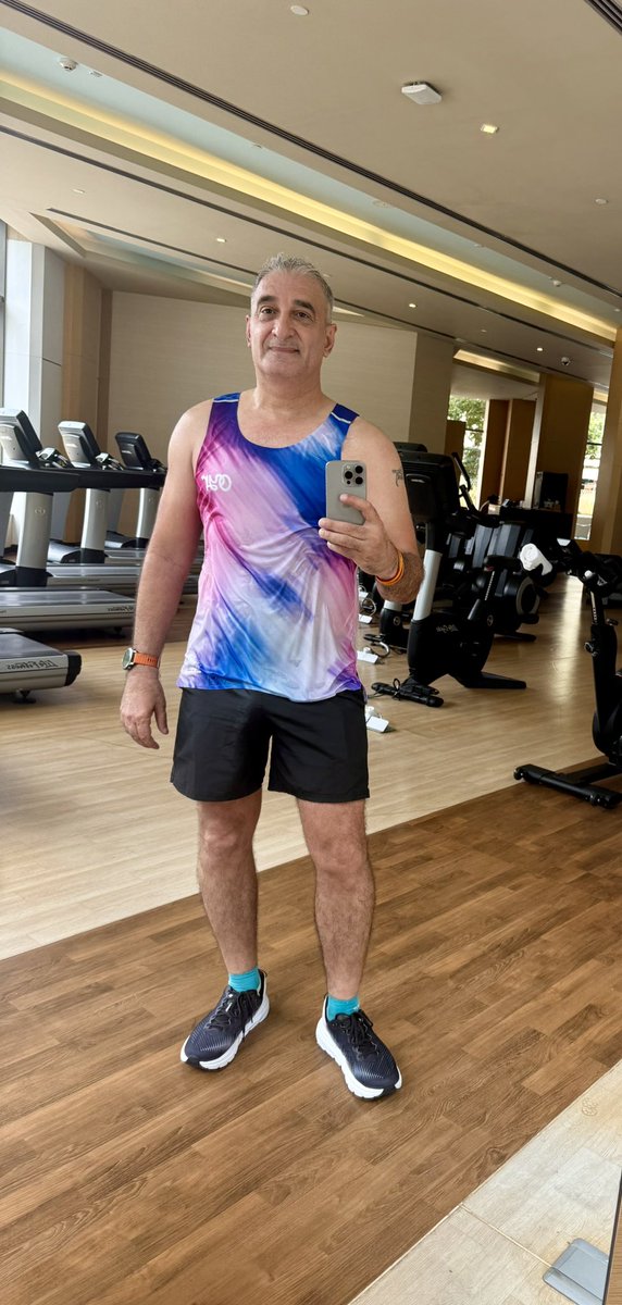 adilnargolwala's tweet image. Incline intervals at the Sheraton Bangalore 
A tooth fairy 🧚‍♀️ @I_Madcap left this lovely singlet &amp;amp; message under my pillow…thanks it’s got initiated with sweat