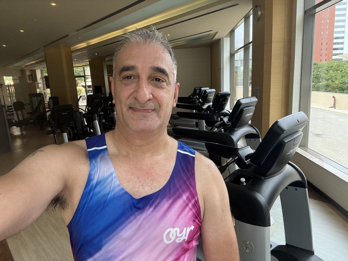 adilnargolwala's tweet image. Incline intervals at the Sheraton Bangalore 
A tooth fairy 🧚‍♀️ @I_Madcap left this lovely singlet &amp;amp; message under my pillow…thanks it’s got initiated with sweat