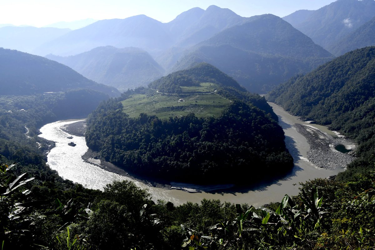 shen_shiwei's tweet image. 🇨🇳Chinese Foreign Ministry today respond to🇮🇳#India's concerns over the #YarlungZangbo hydropower project.
Two key points:
➡️China has always maintained a highly responsible attitude toward the development of cross-border rivers and has rich experience in hydropower project…