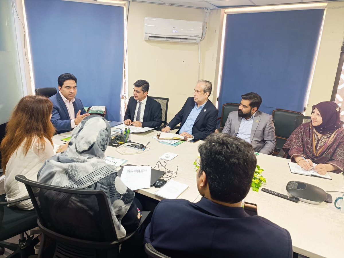 PunjabSDGsUnit's tweet image. #UNDPinPakistan's @PunjabSDGsUnit, led by Project Manager @amaneconomist, met with Project Director @PunjabGreenDP and his senior team to discuss partnership initiatives aligned with the broader goals of SDGs Plus Programme for #resilient & #SustainableDevelopment in Punjab. 1/2