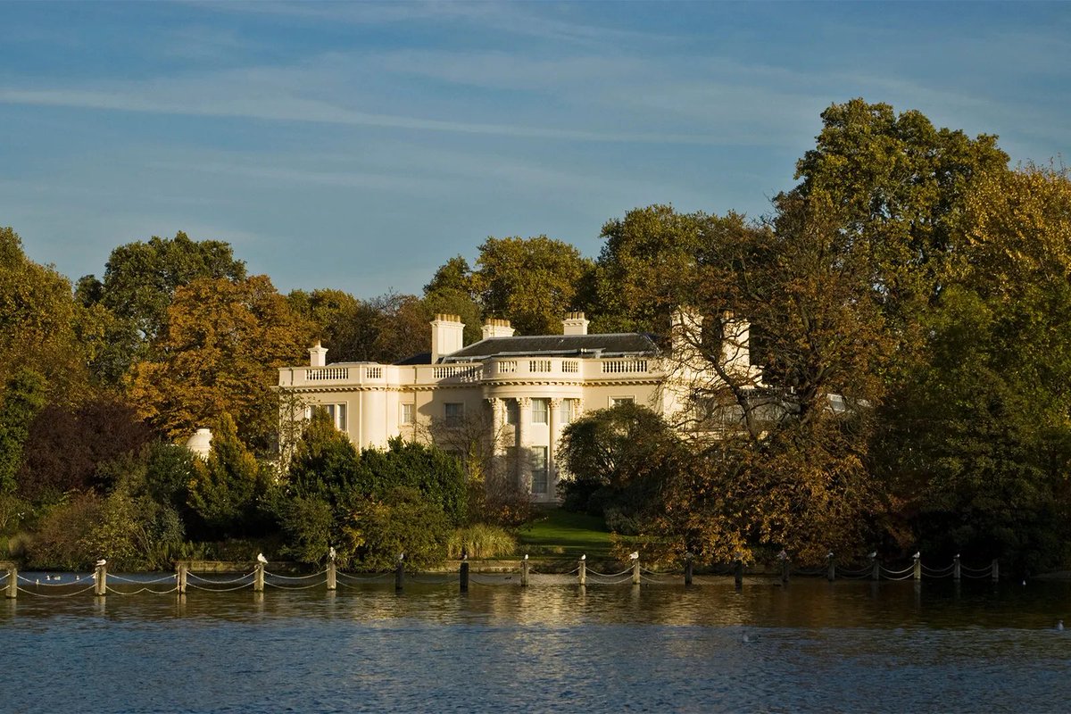 Britain is brimming with mega-mansions, #Tatler sizes up 
tatlermagazine.visitlink.me/r32Hic