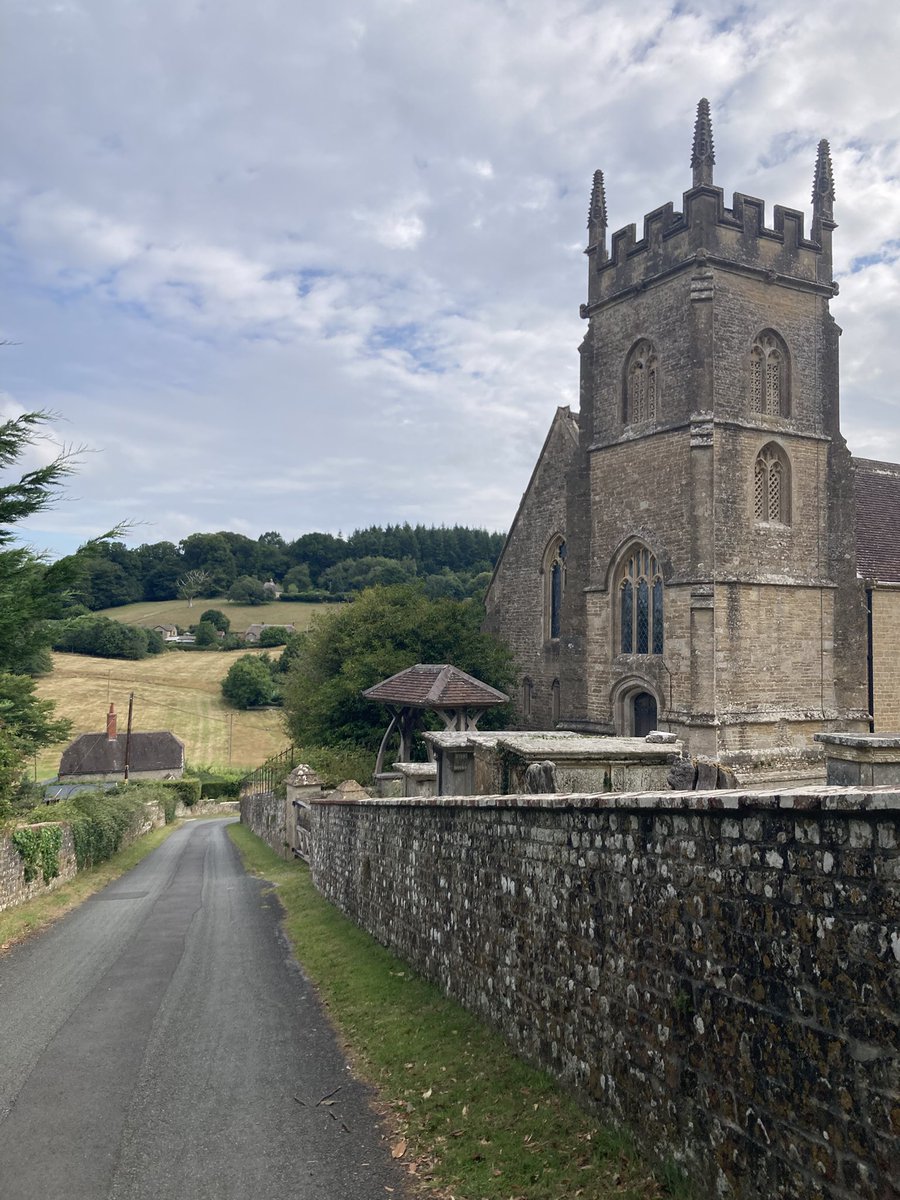 winniemli's tweet image. Dropped off my 5yo for the last time today at his school - I will miss this view on my way home from the school run ❤️ Next stop: Birmingham ➡️
#countrylife #countryliving