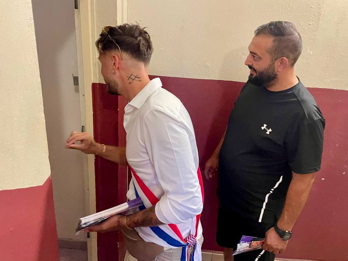 FranceInsoumise's tweet image. « Vous êtes les seuls politiques à venir nous voir ici et à écouter nos préoccupations, même en plein été, merci ! »
Les #CaravanesPopulaires étaient à Lille avec @Aurelien_Le_Coq et à Avignon avec @ArnaultRaphael.
Les insoumis sont en campagne permanente pour vaincre la…