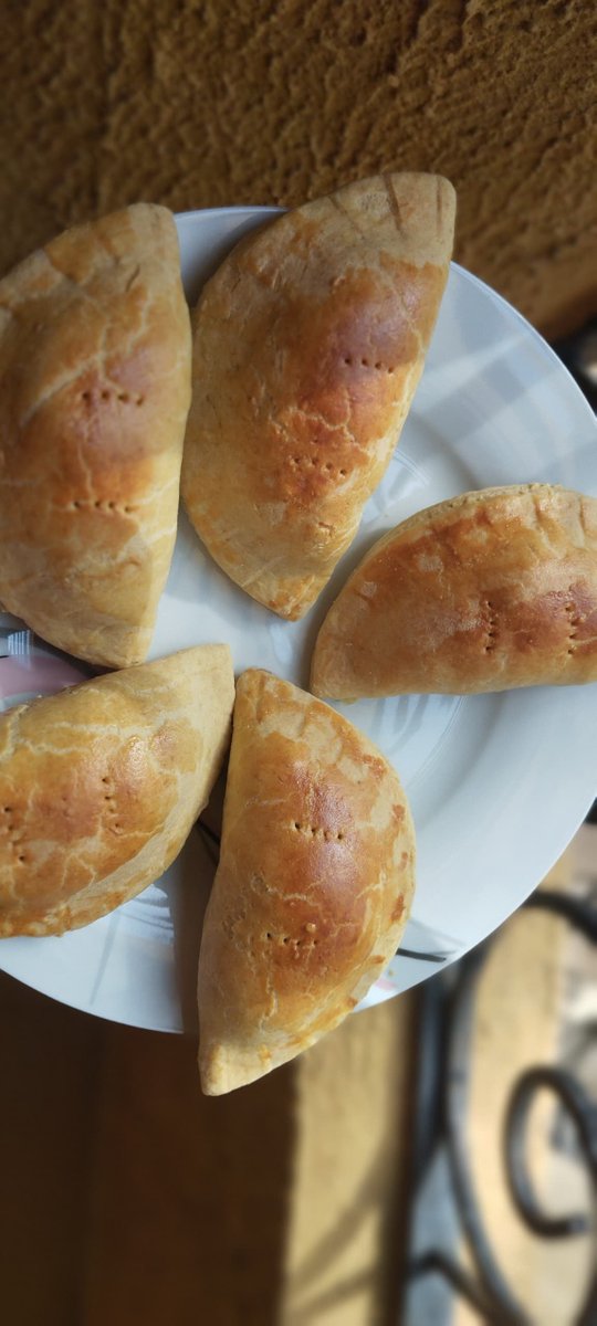 chypeks's tweet image. This will so bang in this cold weather ☺️
15 puffpuff and 3 peppered chicken
🏷️N5,000
Will be available tomorrow with meatpie
🏷️N1,500
📍Nnewi, Anambra state
Please buy this one and cure cold instead of shouting “WEATHER FOR TWO UP AND DOWN”
Nwanyi nnewi dikwa active ✅