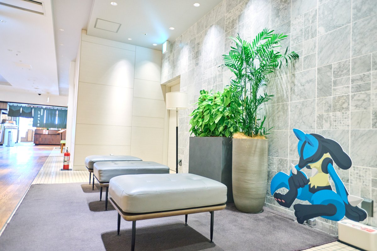 PokemonSleepApp's tweet image. \渋谷でみっけ!ポケモンねがおリサーチ📸/
渋谷で開催中の #ポケスリ2周年 リアルイベントの様子をお届け!
渋谷サクラステージには、巨大なカビゴンが出現中!?💤
さらに街には、80匹以上のポケモンの寝顔が登場中😴
みなさんが見つけた寝顔もぜひ教えてください✨
#渋谷でポケモンみっけ