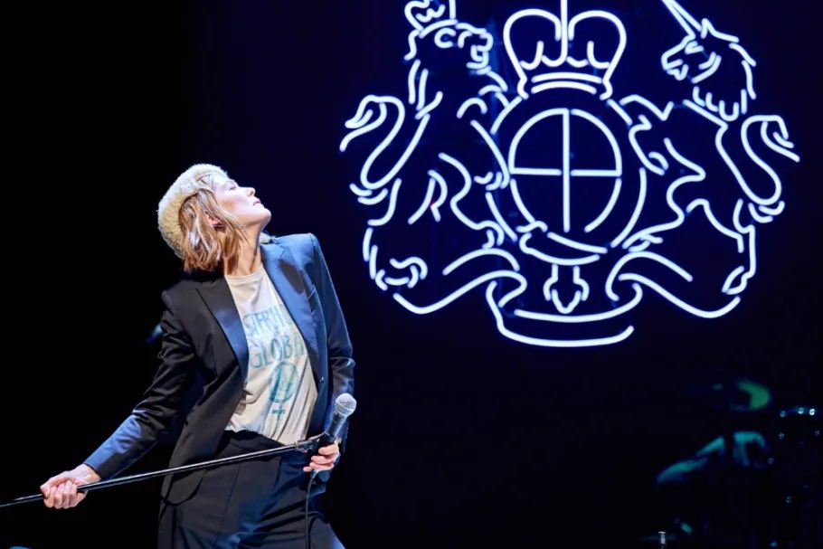 rosamund pike daily tweet media