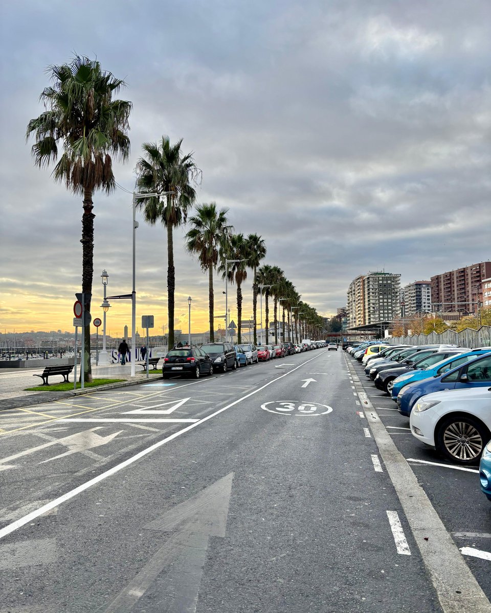 (Eusk) 🚗 Gaurtik aurrera berriro irekita egongo dela Reina Victoria pasealekua ibilgailuen trafikora eta bertako aparkalekuak.
-----------
(Cast) 🚗 Desde hoy, queda reabierto el acceso al tráfico rodado y a los estacionamientos en el Paseo Reina Victoria.