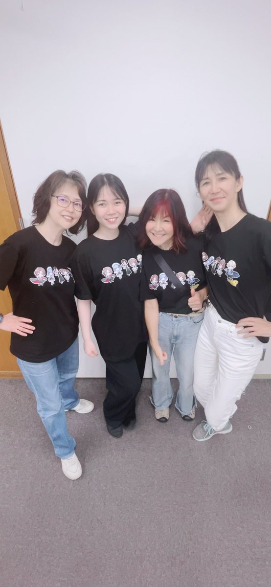 ayudondayo's tweet image. #冥途喫茶
#池袋グリーンシアター
#BOXINBOX
#天田あゆ美
本番迫って来ましたー。稽古中みんなのその表現に、ケタケタと笑っております。お揃いの冥途喫茶Tシャツでパチリ。かわゆいでしよー！