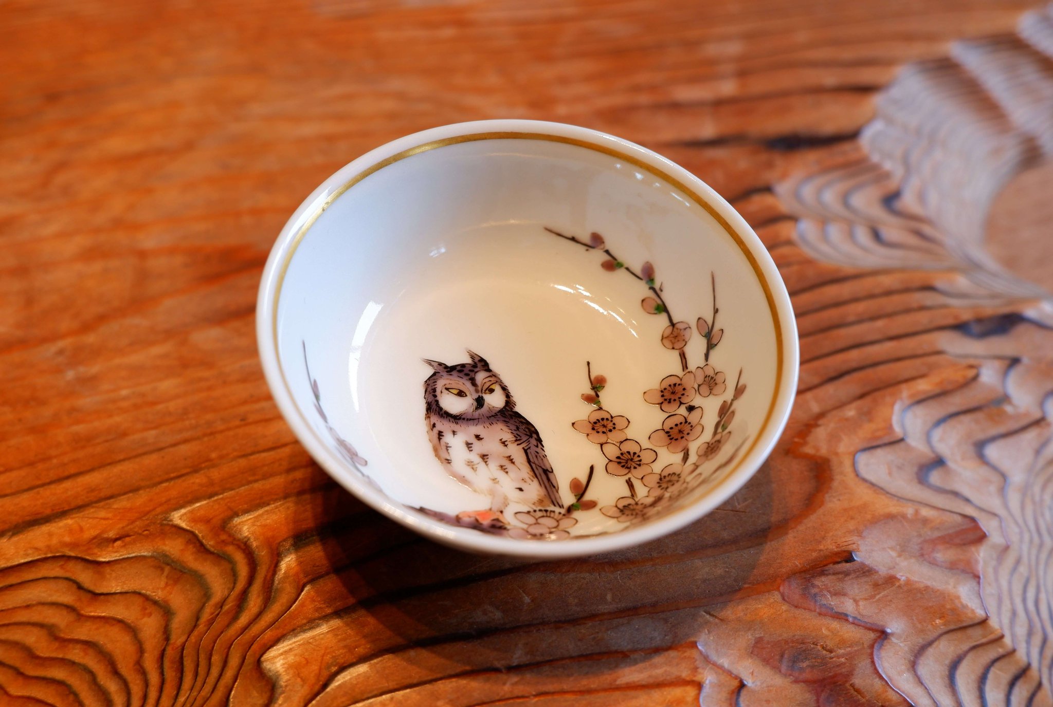 南繁正作　九谷焼　色絵　桜咲図　盃　ぐい呑　共箱　共布　略歴付　酒器 ぐい呑 隈笹の図 [ 南繁正 ]