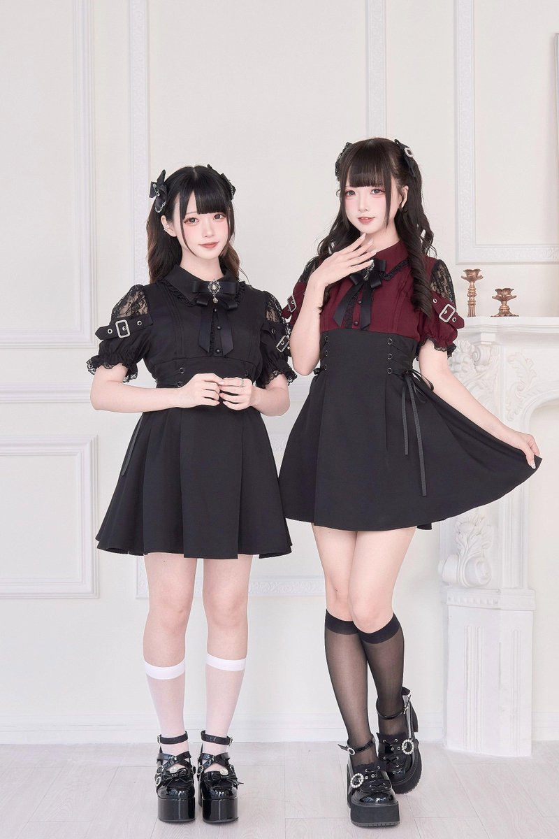 honeywardrobe07's tweet image. &lt;New In&gt;
One dress, two-piece illusion! ✨ This JiraiKei dress merges lace top &amp; pleated skirt seamlessly. Detachable bow = instant style change. Your perfect party pick! 🖤
Shop now: honeywardrobe.com/collections/20…
#HoneyWardrobe #JiraiKei #FakeTwoPiece #DateNightLook