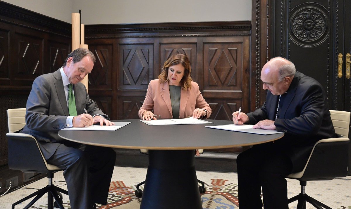 ✍️Signem una declaració d’intencions amb <a href="/archivalencia/">Archidiócesis de Valencia</a> i <a href="/FundIberdrolaES/">Fundación Iberdrola España</a> per reforçar l’enllumenat exterior de La Catedral i el Micalet, amb una il·luminació ornamental més atractiva i sostenible. Es preveu estiga operativa a finals del mes de febrer, amb un cost de 300.000 €